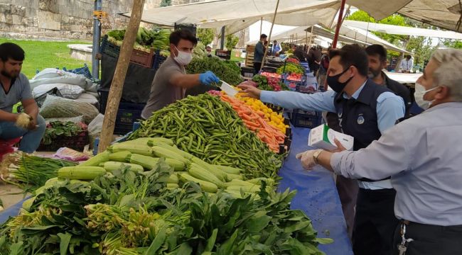 Eyyübiye’de Semt Pazarlarında Esnaf Ve Vatandaşların Ateşleri Ölçülüyor