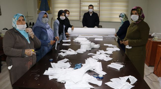 Karaköprü Belediyesi Sağlık Çalışanları İçin Maske Üretiyor