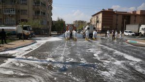 Yenişehir’de Cadde Ve Sokaklar Yıkanarak Dezenfekte Edildi