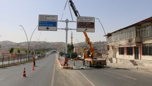 Büyükşehir, Şanlıurfa Yollarını 'Başüstü T Levhaları'yla Donatıyor