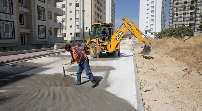 Karaköprü’de Batıkent'te Yollar Kilitli Parkeyle Döşeniyor