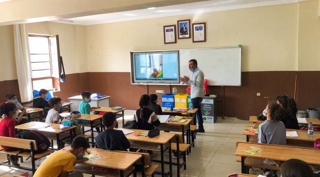 Karaköprü’de Öğrencilere Geri Dönüşümün Önemi Anlatıldı  