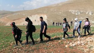 Doğaseverler Bozkır Arazide 25 Km Yürüyerek Zoru Başardı