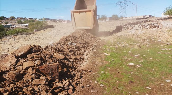 Siverek kırsalında yol yapım çalışmaları sürüyor