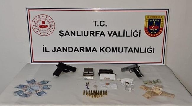 Urfa'da şüpheli şahıslar suç unsurları ile birlikte Jandarma uygulamasına takıldı