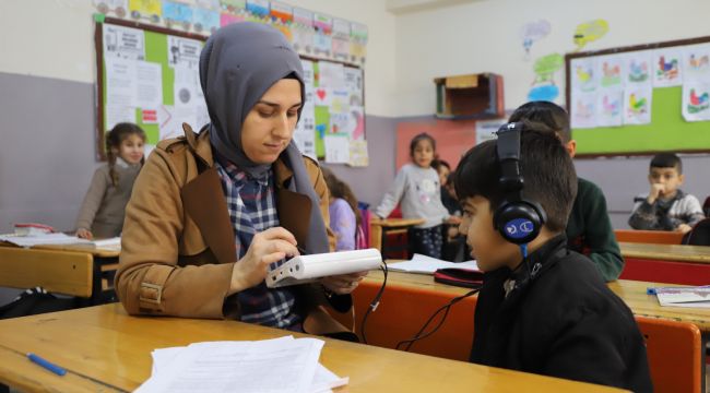 Suruç ta İlk Öğretim öğrencilerine İşitme testi taraması yapılıyor