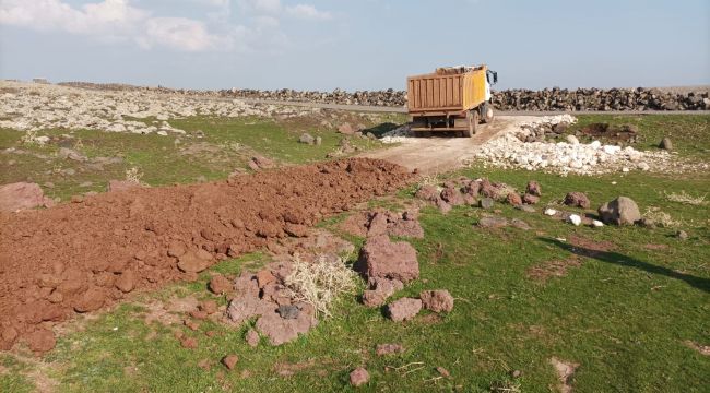 Kırsal mahallelerde yol çalışmaları sürüyor