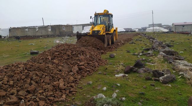 Kış şartlarına rağmen yol çalışmaları sürdürülüyor