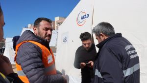 Büyükşehir Çadırlarda Kalan Depremzedeleri Yalnız Bırakmıyor