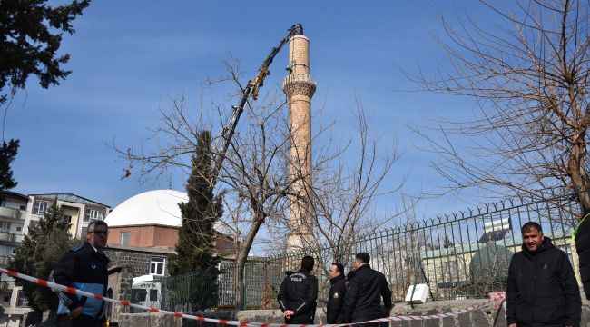 Siverek'te riskli yapıların yıkıma başlandı