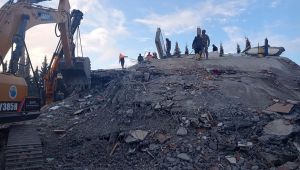 Urfa'da yıkılan binaların kolonlarını kesenler gözaltına alındı