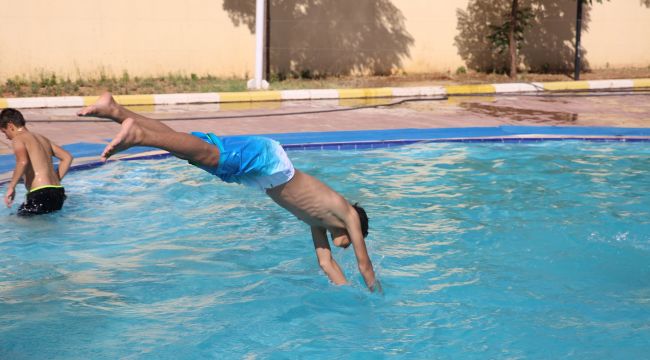 Karaköprülü Çocuklar Yaşam Park Havuzunda Serinliyor