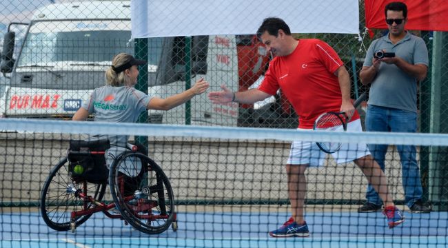 Tekerlekli Sandalye 100. Yıl Tenis Turnuvası Heyecanı