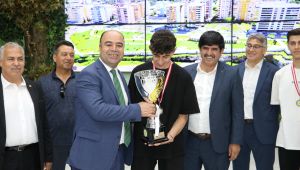 Şampiyon Gençler Kupayı Başkan Nihat Çiftçi'ye Getirdi