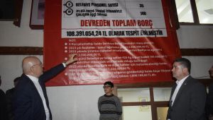 CHP’li vekiller Mahmut Tanal ve Servet Mullaoğlu, AKP’den CHP’ye geçen Erzurum Şenkaya Belediyesi’ni ziyaret etti.