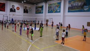Çocuklar, Yaz Tatilinde Haliliye Belediyesi İle Basketbol Öğreniyor
