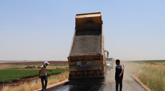 Büyükşehir’den Hilvan Kırsalında Sathi Kaplama Asfalt Çalışması