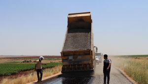 Büyükşehir’den Hilvan Kırsalında Sathi Kaplama Asfalt Çalışması