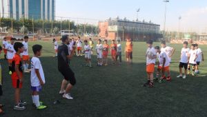 Büyükşehir Futbol Yaz Okulu Geleceğin Futbolcularını Yetiştiriyor