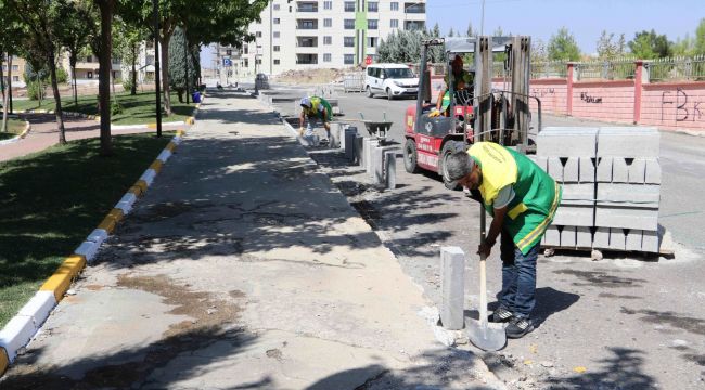 Karaköprü'de Parklar Onarım ve Bakım Çalışmalarıyla Yenileniyor