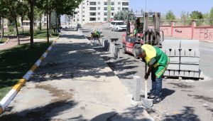 Karaköprü'de Parklar Onarım ve Bakım Çalışmalarıyla Yenileniyor