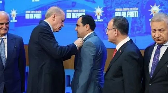 Rozeti taktı! Urfa'da DEM Parti'nin oylarıyla seçildi AK Parti'ye geçti!