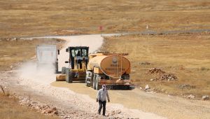 Büyükşehir, Bozova Kırsalında Farklı Noktalarda Çalışıyor