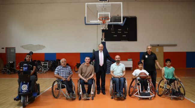 Şanlıurfa Büyükşehir Belediye Başkanı Mehmet Kasım Gülpınar Engelli Koordinasyon Merkezini Ziyaret Etti