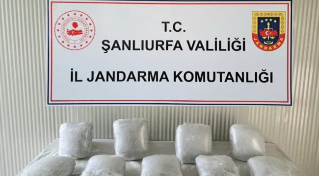 Şanlıurfa'da ekipler aracı aradı! Valizin içinden uyuşturucu çıktı!