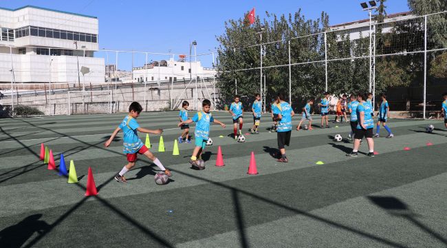 Çocuklar, Haliliye Belediyesi İle Futbola Yoğun İlgi Gösteriyor