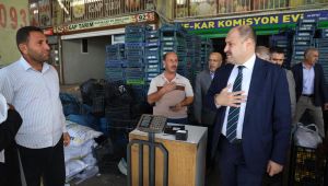 Kasım Gülpınar, bugünü esnafa ayırarak desteklerini gösterdi.