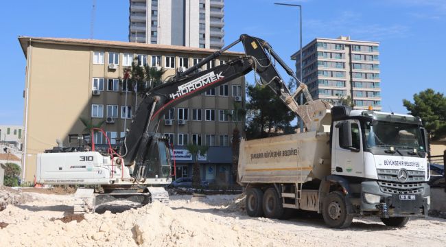 Büyükşehir Belediyesi Yol Ağını Genişletmeyi Sürdürüyor