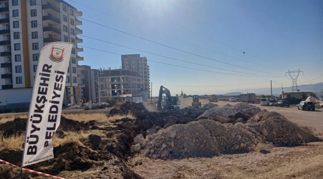 Büyükşehir'den Aynı Anda Farklı İlçelerde Yol Atağı Sürüyor