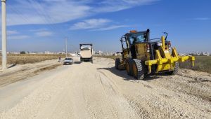 Büyükşehir'den Aynı Anda Farklı İlçelerde Yol Atağı Sürüyor