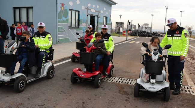 Çocuklar Trafik Kurallarını Trafik Eğitim Parkı’nda Eğlenerek Öğrendi