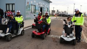 Çocuklar Trafik Kurallarını Trafik Eğitim Parkı’nda Eğlenerek Öğrendi