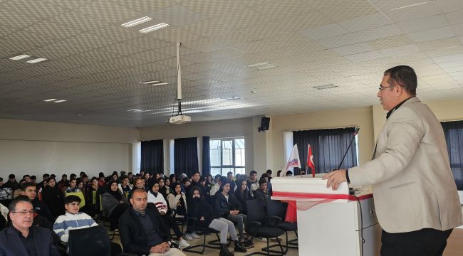 Ekonomist Pakır, Teknoloji Lisesi Öğrencileriyle Buluştu