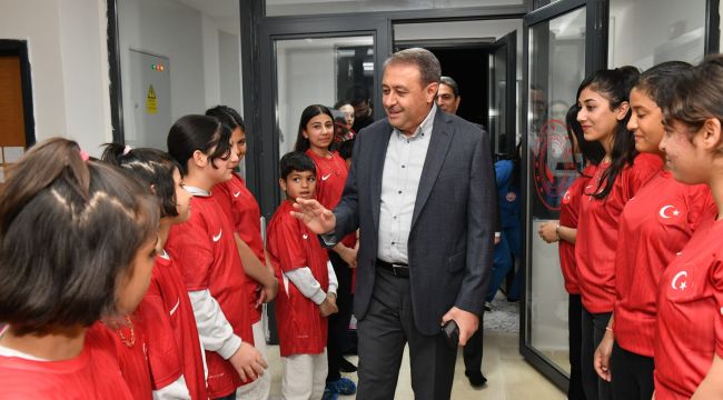 Vali Şıldak, Milli Maç Çoşkusunu Çocuklarla Birlikte Yaşadı