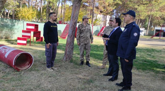 Kaymakam Dr. Muhammed Serkan ŞAHİN, Jandarma Komutanlığı Köpek Timi Eğitimi Alanı'nı Ziyaret Etti