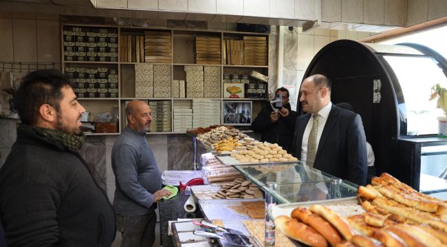 Başkan Gülpınar, Esnafı Ziyaret Edip Asfalt Çalışmalarını İnceledi