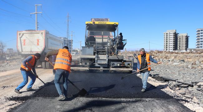 Büyükşehir Belediyesi, Siverek’te Çevre Yolunu Asfaltladı