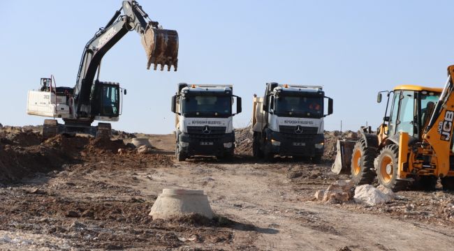 Büyükşehir Belediyesi Yol Ağını Güçlendirmeye Devam Ediyor