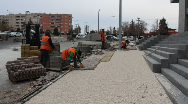 Büyükşehir’den Farklı Noktalarda Kilitli Parke Taşı Döşeme Çalışması