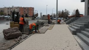 Büyükşehir’den Farklı Noktalarda Kilitli Parke Taşı Döşeme Çalışması