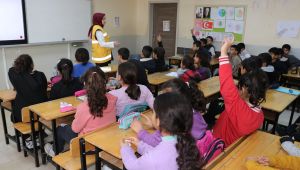 Haliliye Belediyesi, Öğrencilere Yönelik Eğitim Seminerleri Düzenliyor