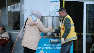 Haliliye Belediyesi, Soğuk Kış Sabahlarında Sıcak Çorba İkram Ediyor