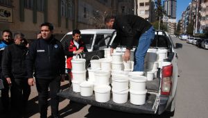 Büyükşehı̇r Belediyesi, sağlıksız koşullarda üretı̇len 120 kova yoğurt ele geçı̇rdı̇  