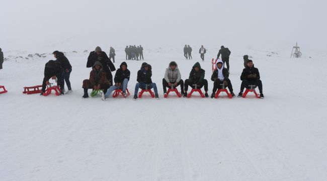 Karacadağ Kayak Merkezi’nde Kar Sevinci, Ekipler Yolları Açmak İçin Seferber Oldu