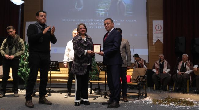 Şiir Akşamı Dinletisine yoğun İlgi! Salona Sığmadılar