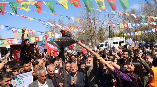 Birecik ve Ceylanpınar’da Newroz ateşi yakıldı 